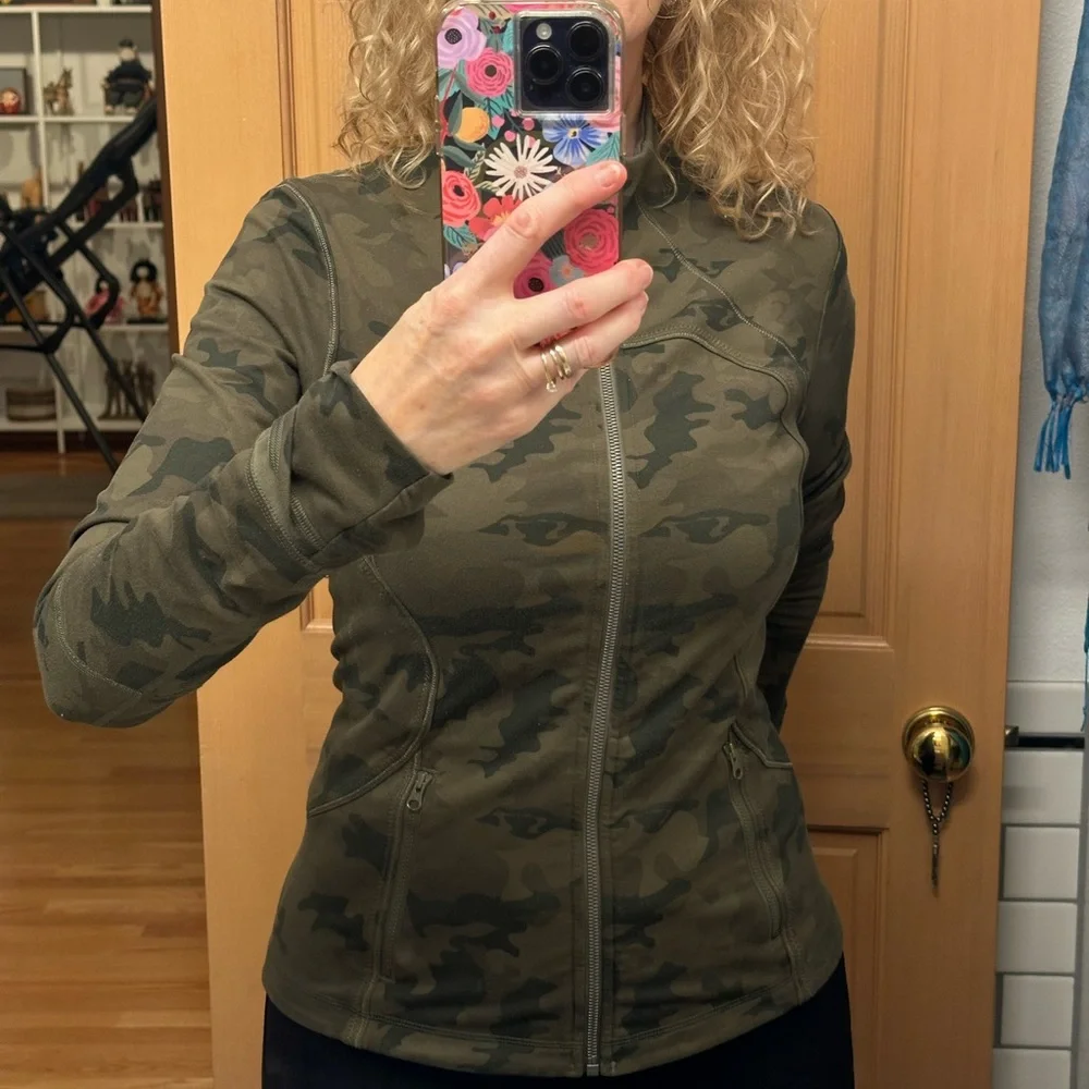 Lululemon Camo Zipper Jacket EUC! - Picture 8 of 10